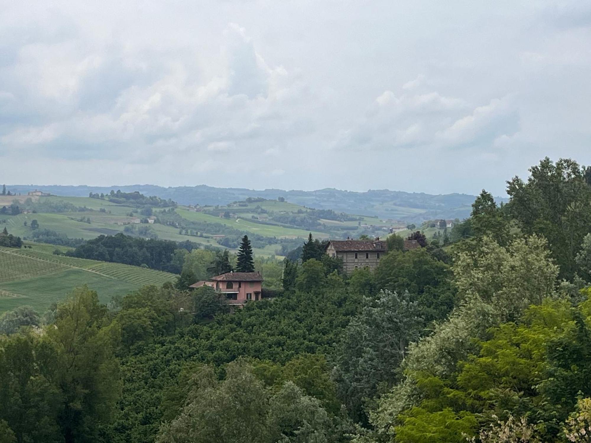 Appartamento "La Poesia Della Terra" Monforte D'Alba Bagian luar foto