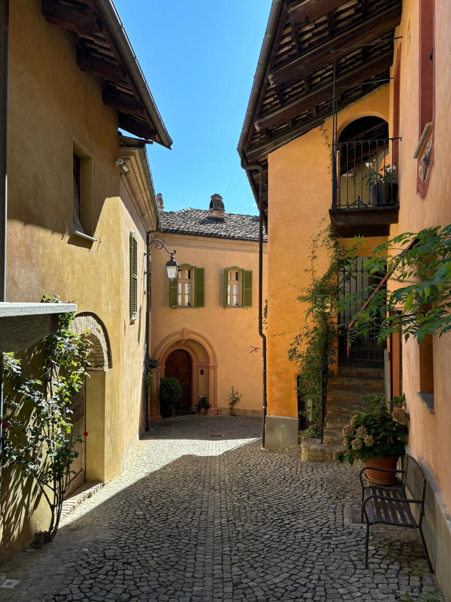 Appartamento "La Poesia Della Terra" Monforte D'Alba Bagian luar foto