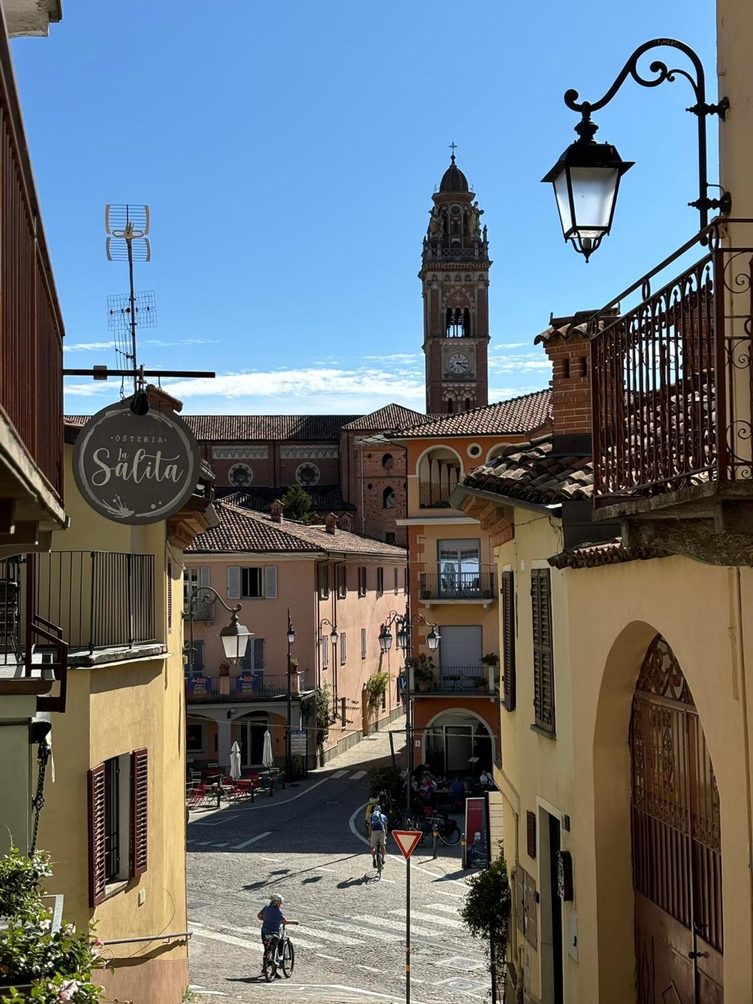 Appartamento "La Poesia Della Terra" Monforte D'Alba Bagian luar foto